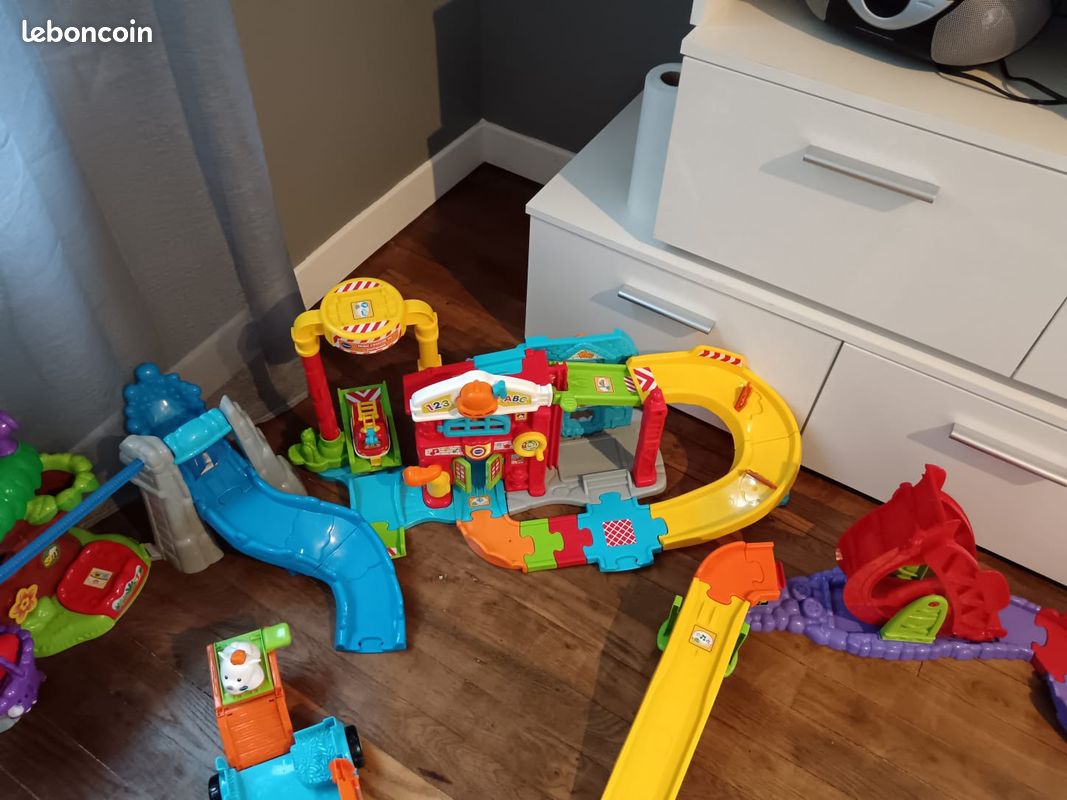 Tut tut bolide plusieurs circuits,le porteur,le tracteur et autres