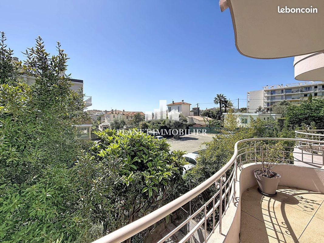 Appartement 3 pièces 52 m² · à Antibes · 52 m² · 299 000 €