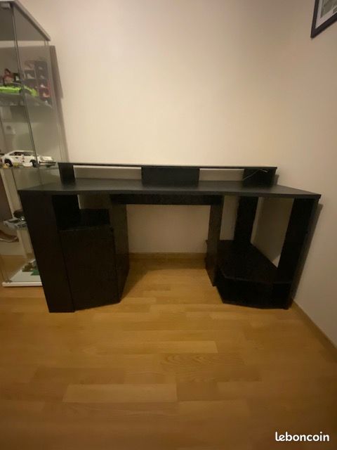 Bureau gaming (image 1)