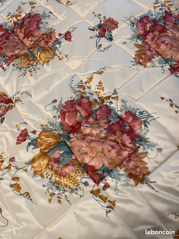 Couvre lit matelassé fleuri neuf pour lit 140x190 (image 2)
