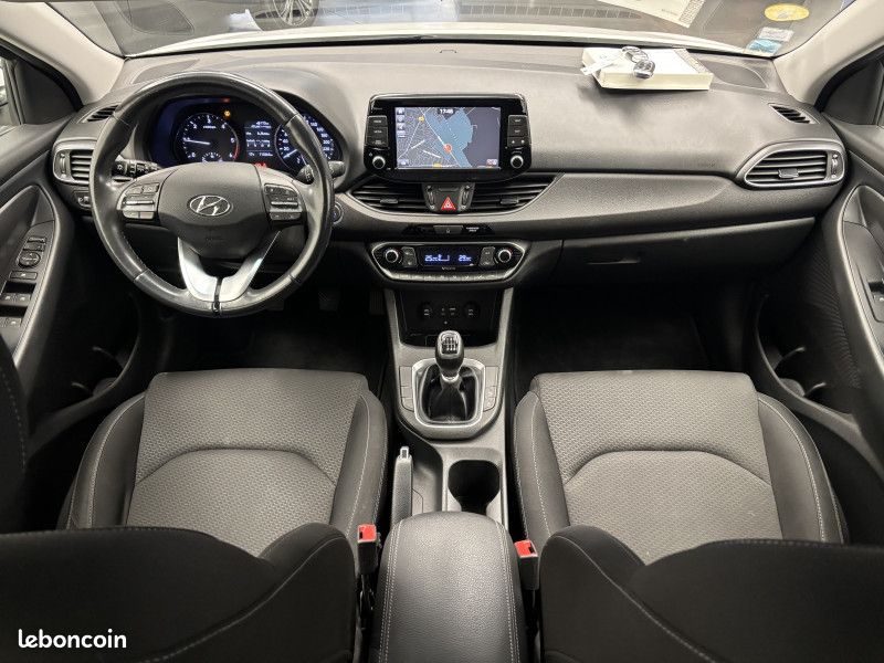 Hyundai I30 1.6 crdi 110 ch Edition 1 / Caméra / GPS / Radar / Climatisation Auto / Ecran / (image 21)