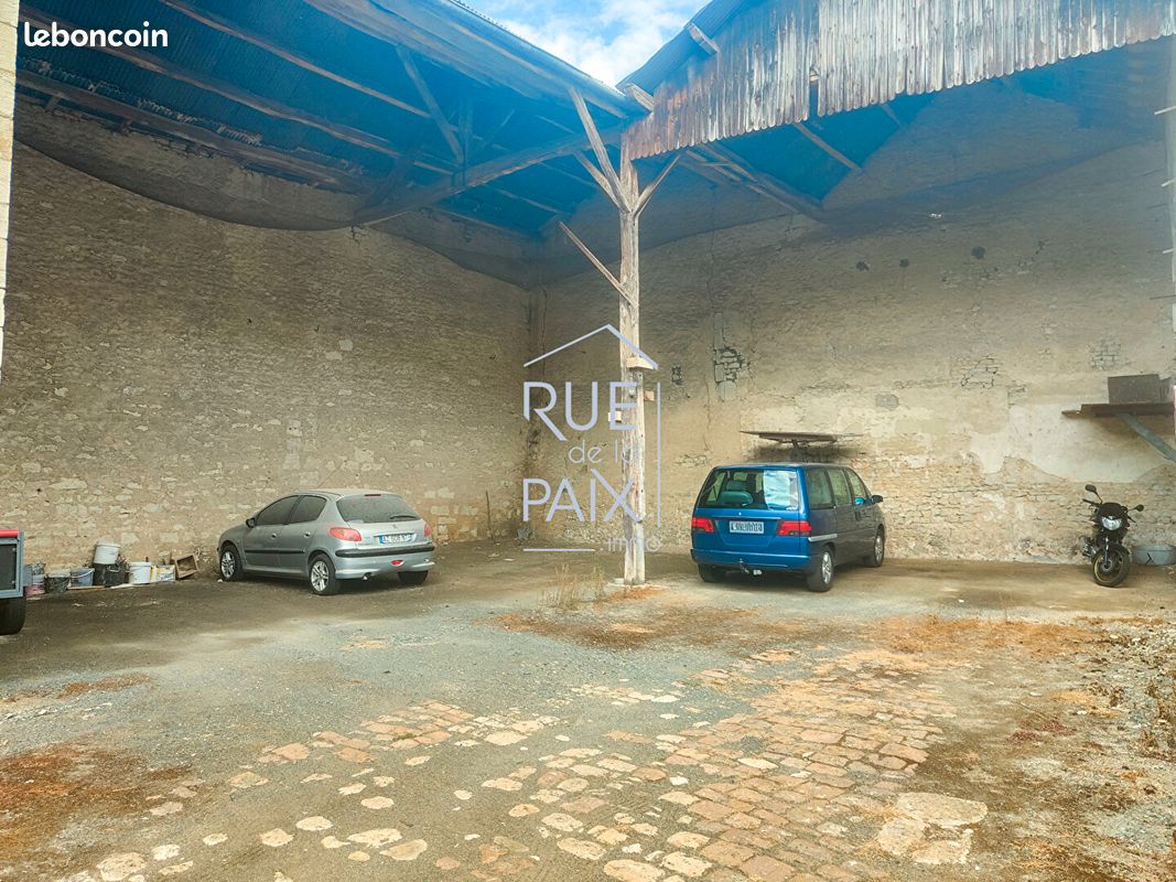 Immeuble 292 m² · à Mirebeau · 292 m² · 305 000 €