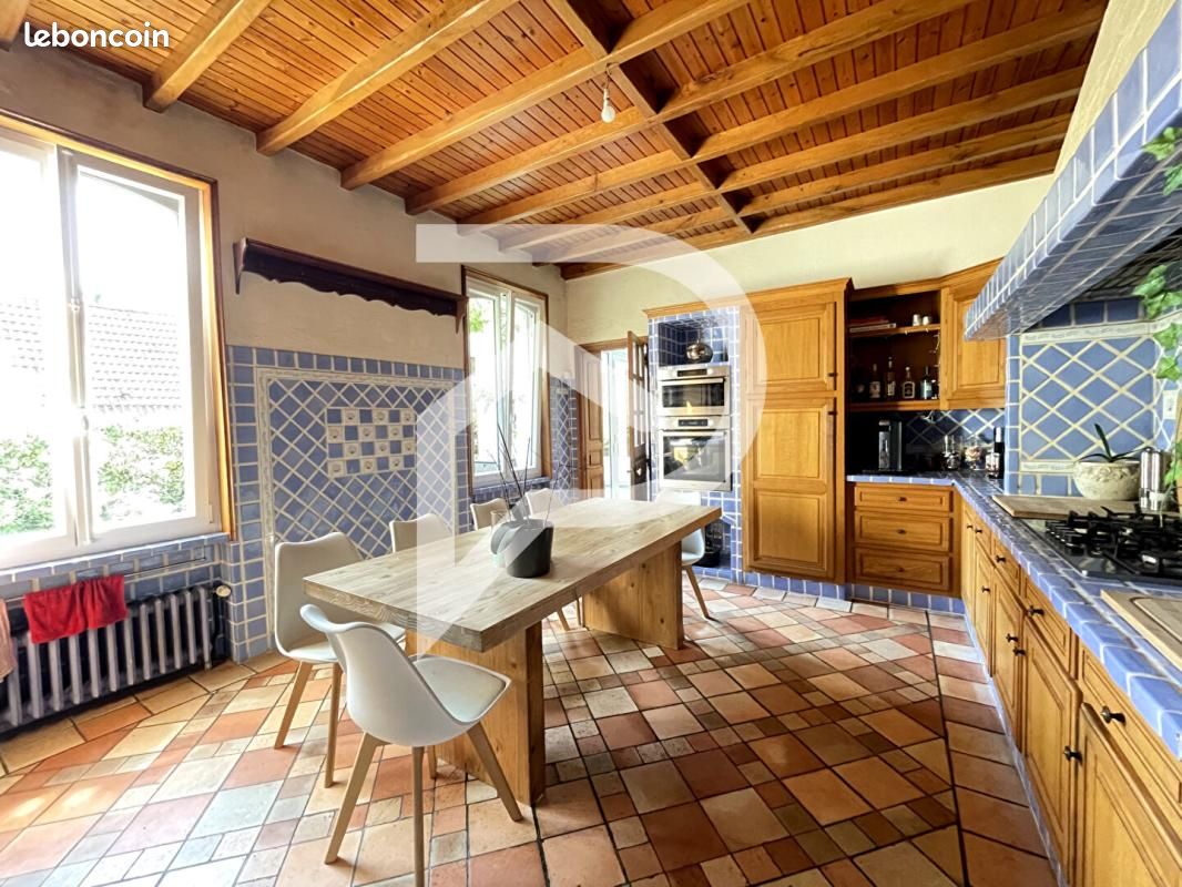 Maison 11 pièces 315 m² (image 2)