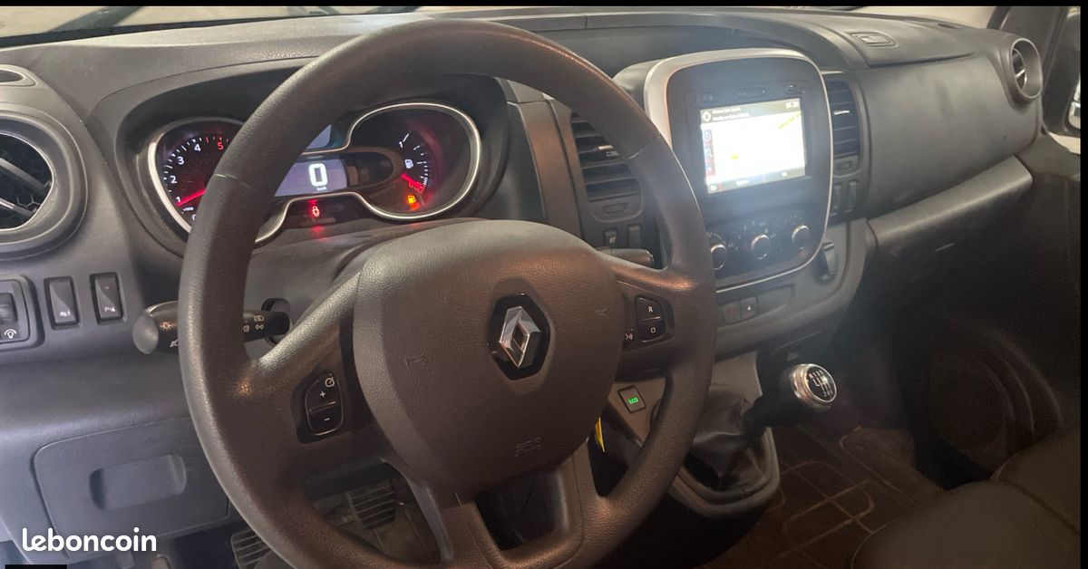 Renault Trafic III phase II 2.0 DCI 120 CV FAIBLE KM/ GPS/ TBE/GTIE 12 MOIS (image 4)