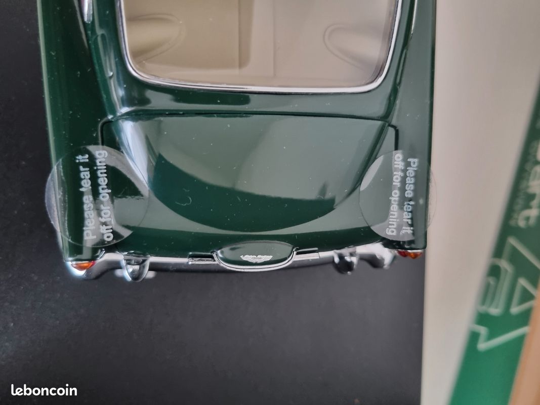 A5 AutoArt 70023 Boite Vide + Calage 1:18 pour Aston Martin DB5 LHD Vert 1963