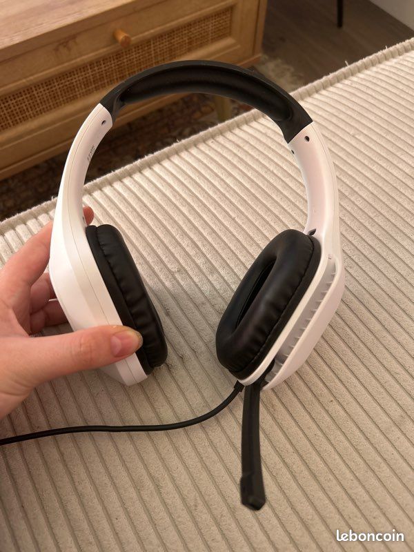 Casque Stéréo Filaire Muvit H102 Pour Playstation 5 Blanc Et Noir (image 1)