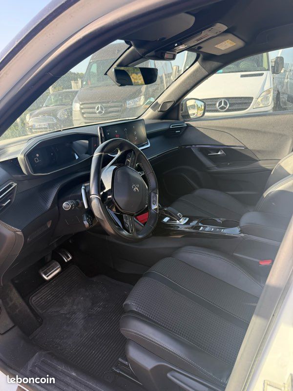 Peugeot 2008 blue hdi 130 gt line bva8 (image 3)