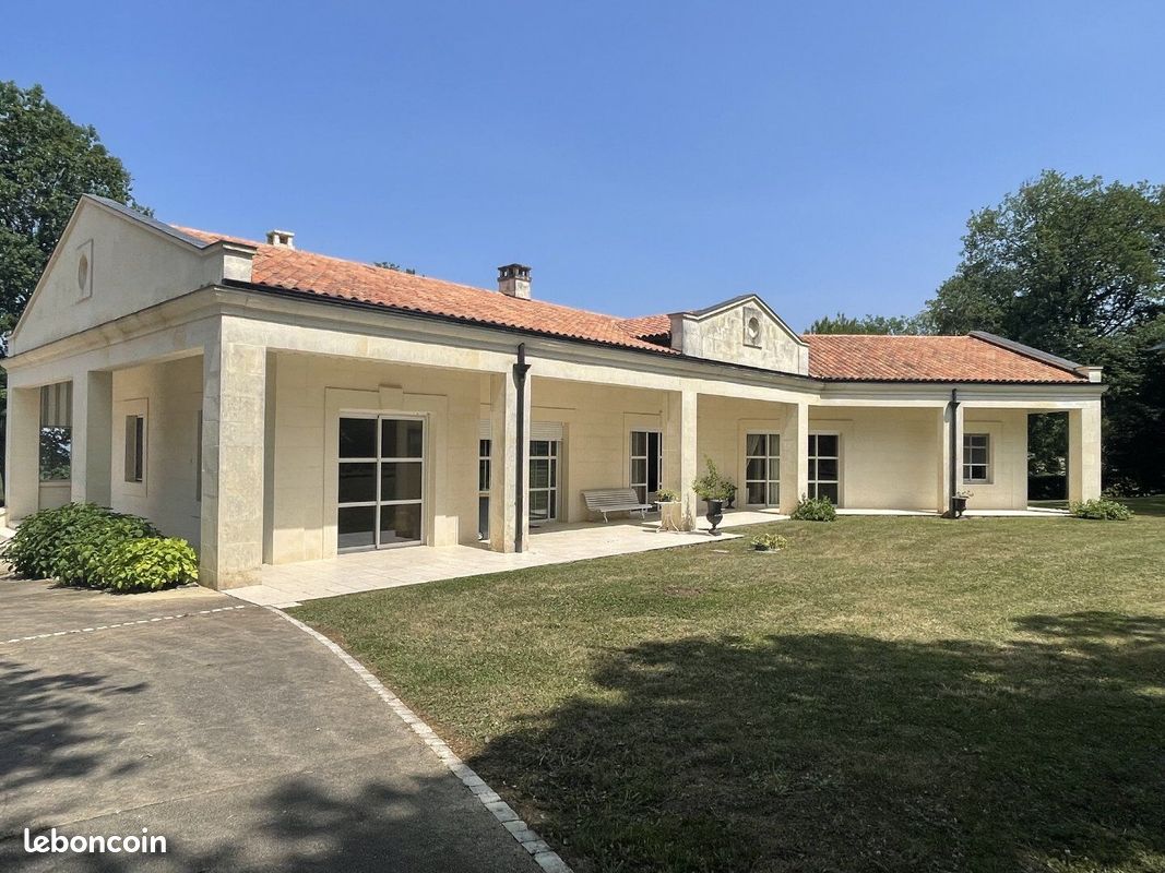 Maison 8 pièces 247 m² · à Terrasson-Lavilledieu · 247 m² · 532 000 €