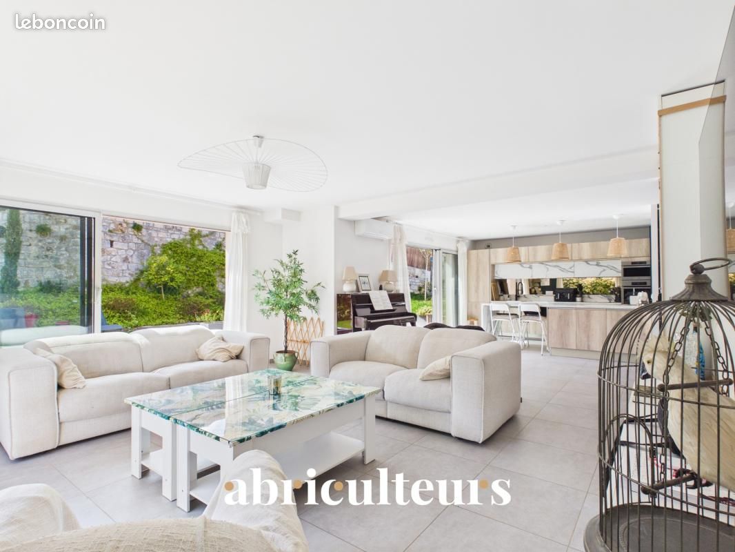 Maison 4 pièces 120 m² · à Saint-Laurent-du-Var · 120 m² · 949 000 €
