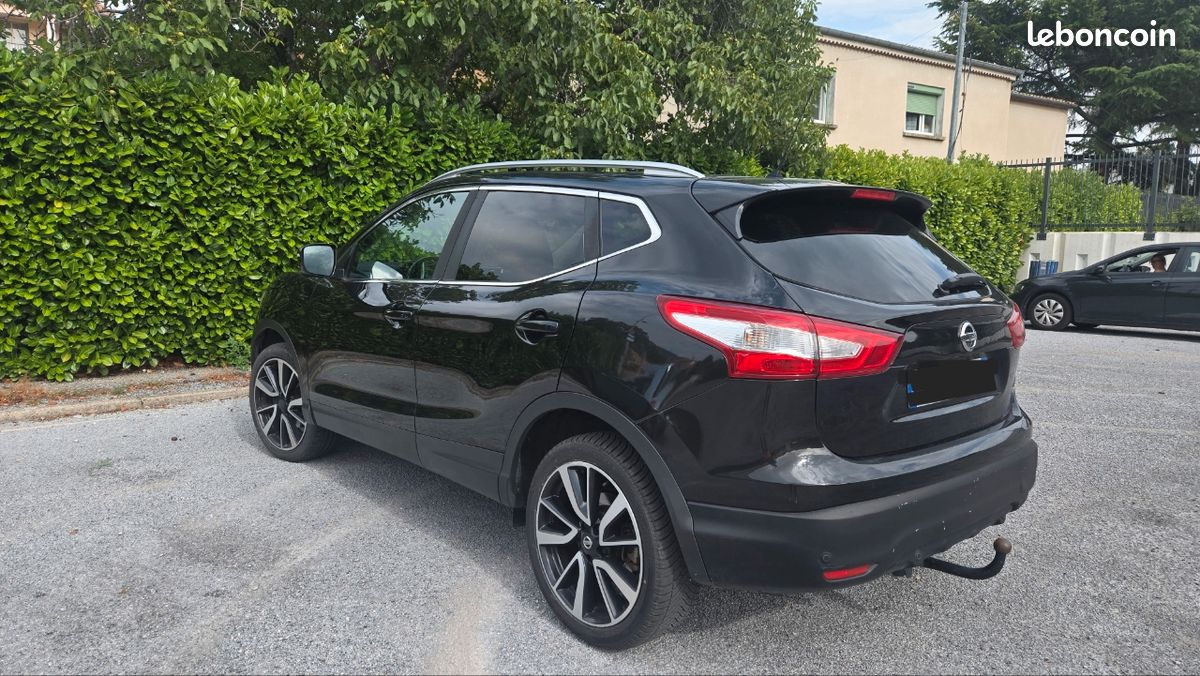 NISSAN Qashqai 1.5 dCi 2WD TEKNA 110 cv / CLIMATISATION - GPS - AIDE AU STATIONNEMENT - CAMERA 360° - REGULATEUR/LIMITEUR DE VITESSE (image 5)