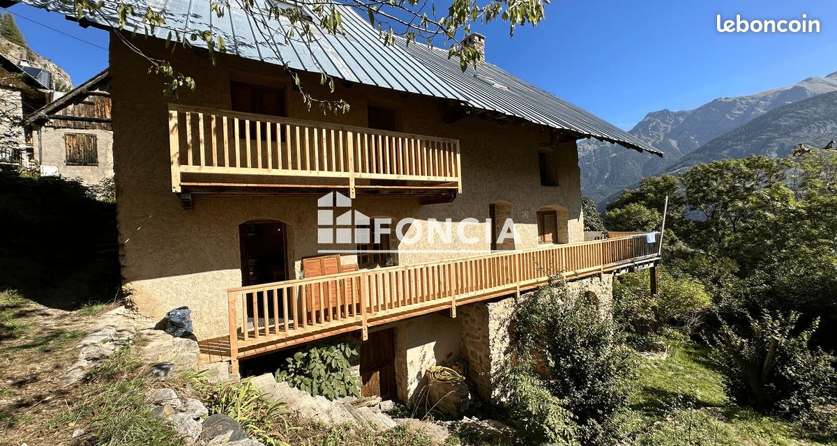 Maison 8 pièces 280 m² · à Saint-Martin-de-Queyrières · 280 m² · 575 000 €