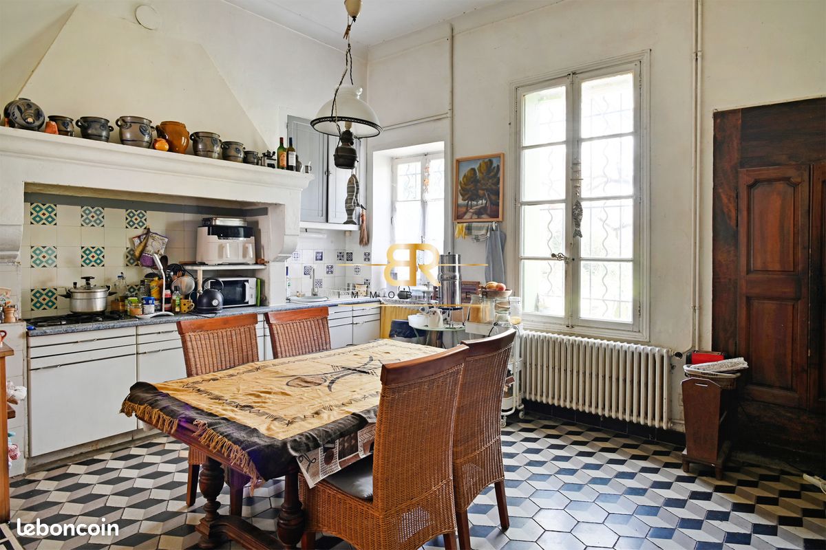 Maison 8 pièces 243 m² · à Uchaud · 243 m² · 680 000 €