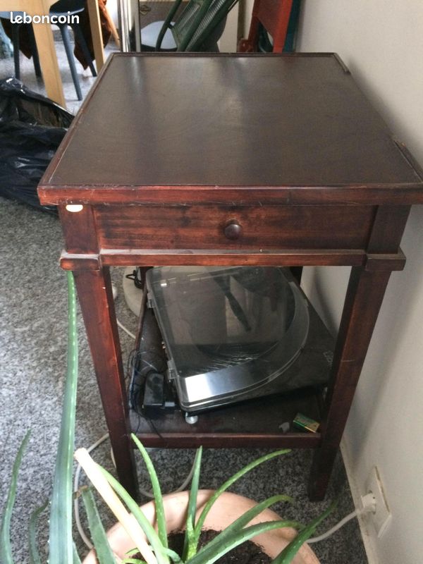 Table en bois (image 1)