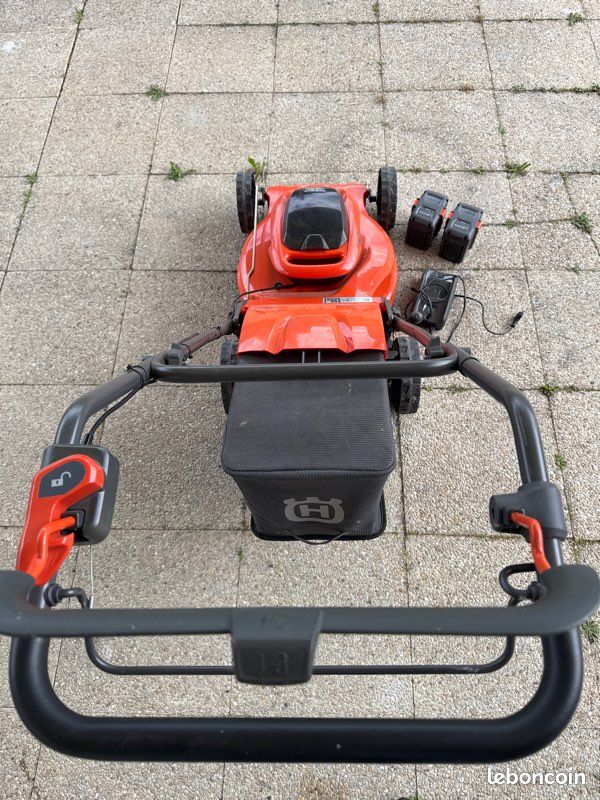 Tondeuse à batterie husqvarna LC142 IS (image 4)