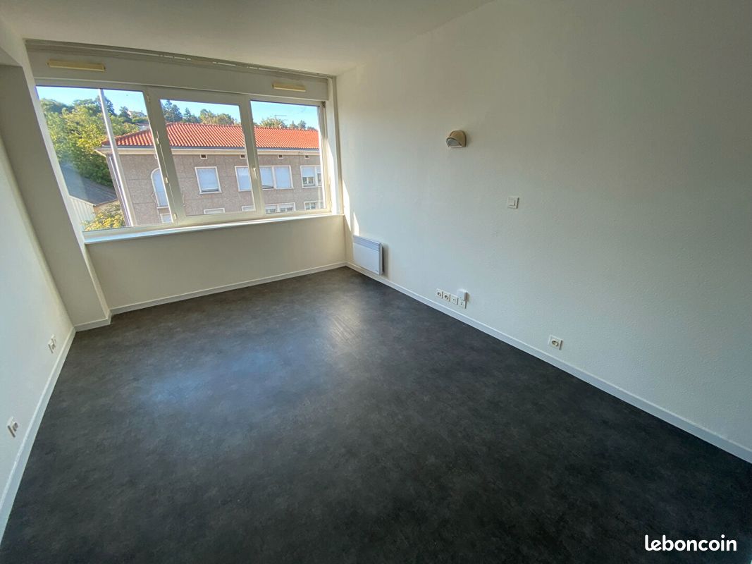 Studio 1 pièce 22 m² - Poitiers 86000 (image principale 0)