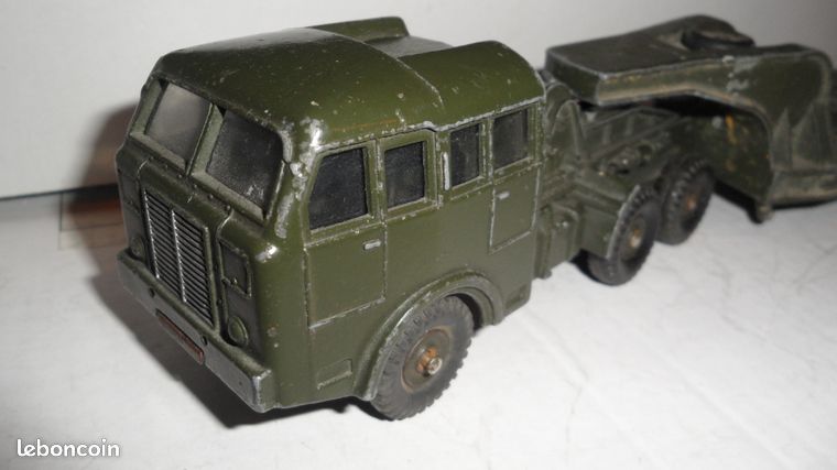 DINKY TOYS, camion berliet militaire porte char armée francaise jantes creuses B