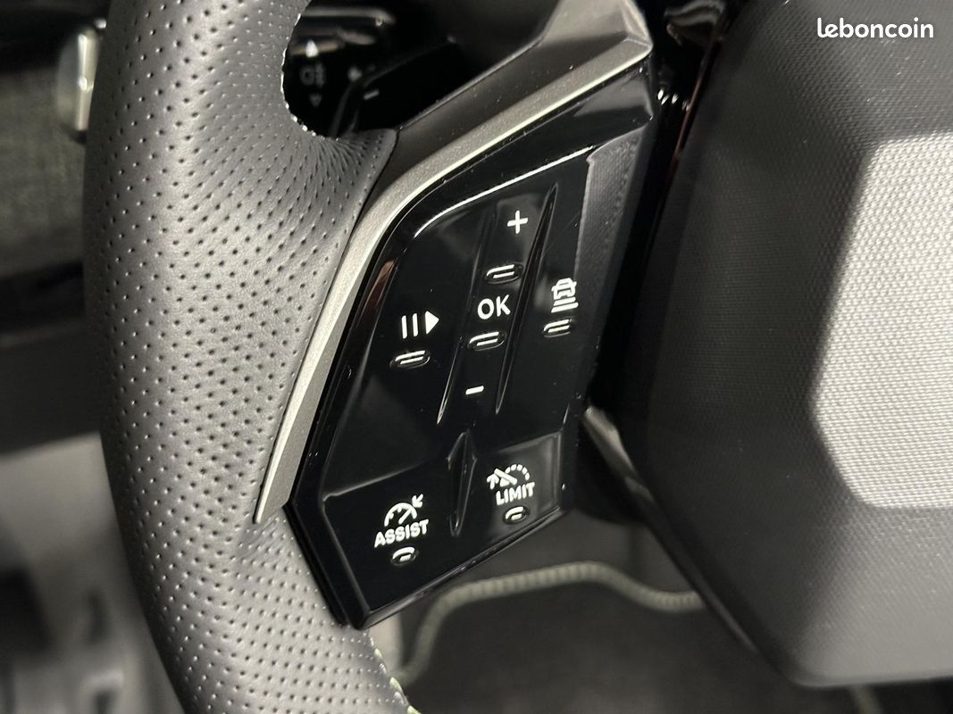 PEUGEOT 5008 1.2i Hybrid 145 e-DCS6 GT 360 7PL (image 29)