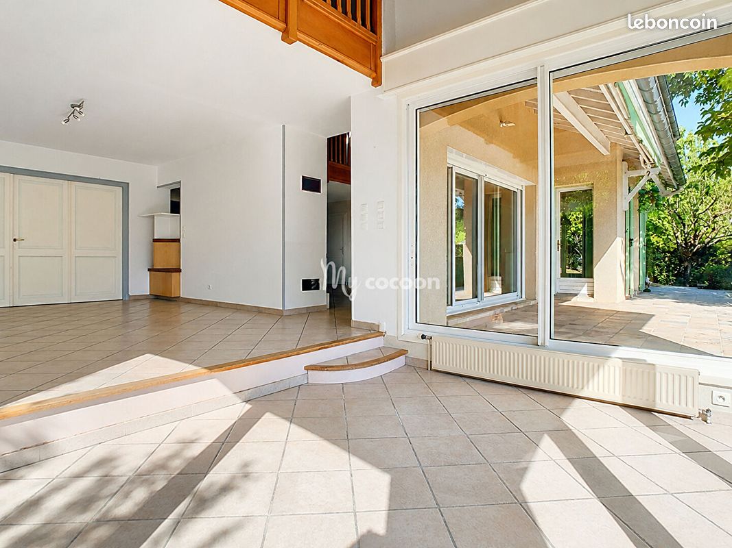 Maison 6 pièces 199 m² · à Ambérieu-en-Bugey · 199 m² · 557 000 €