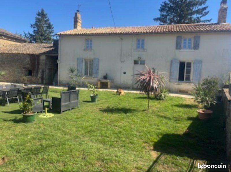 Maison 8 pièces 234 m² · à Saint-Romans-lès-Melle · 234 m² · 255 000 €