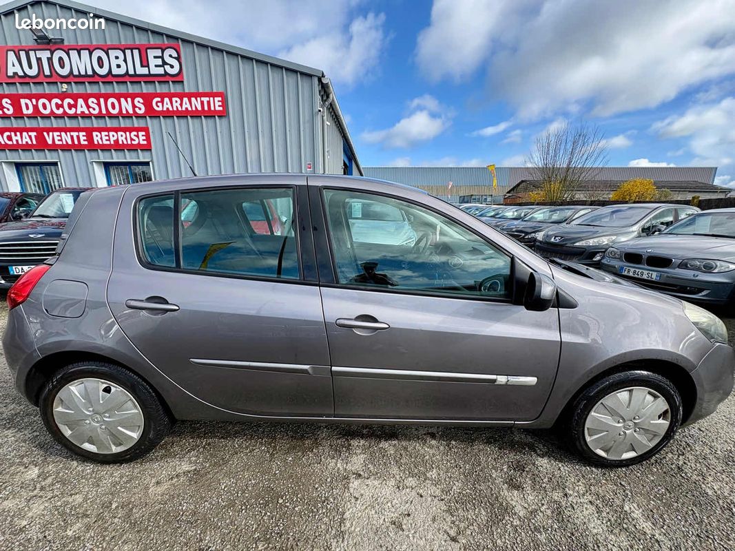 Renault clio (image 6)