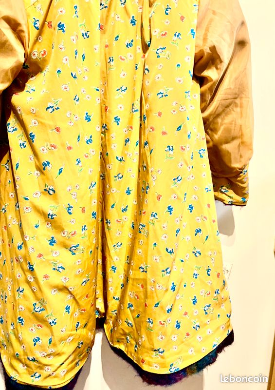 Manteau élégant pour enfant de 140 cm, signé Ana Sui. Un modèle unique aux détails soignés, de la doublure aux boutons, qui saura séduire par son style raffiné et son élégance intemporelle (image 3)