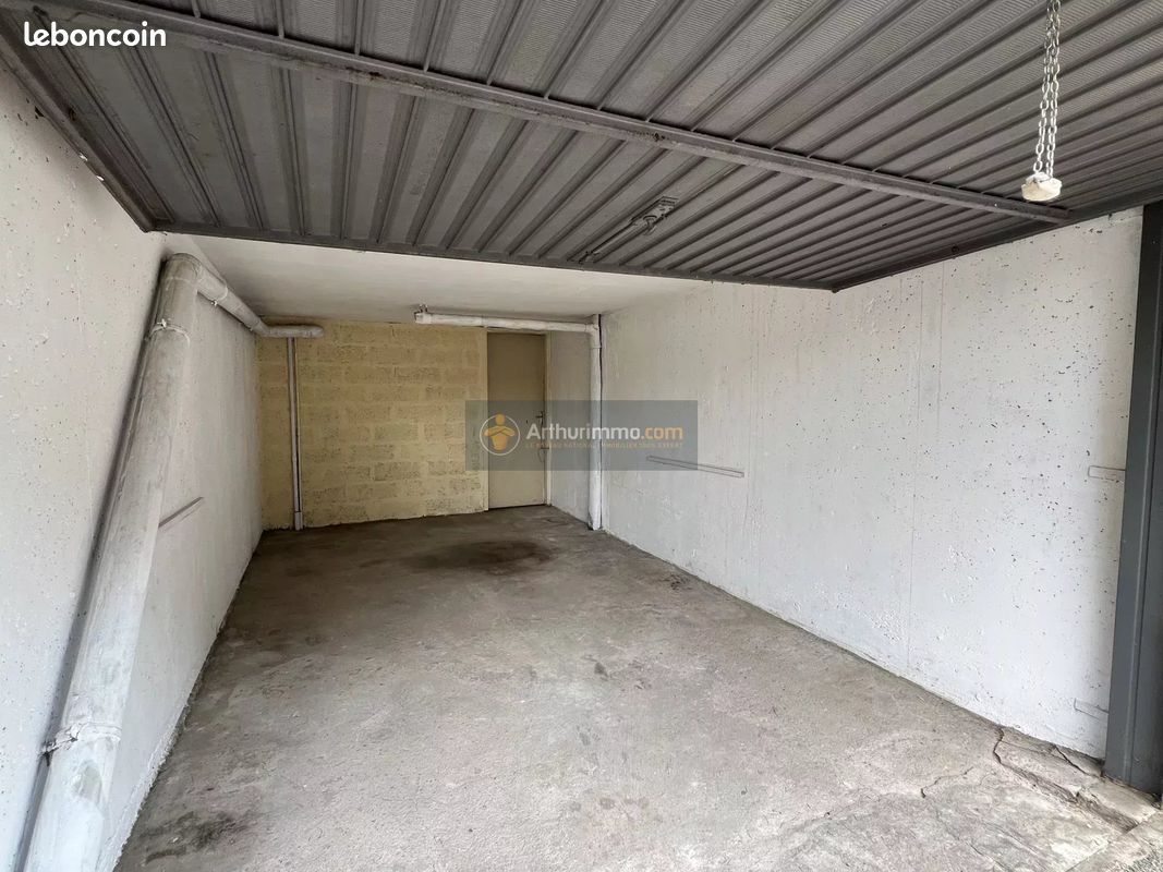 Parking 13 m² · à Fréjus · 13 m² · 130 €