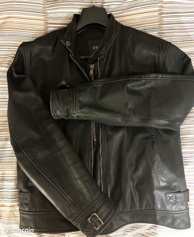 Gianfranco Ferré GIANFRANCO FERRE - Veste Noire Doublée En Polaire Sherpa Taille L  160162