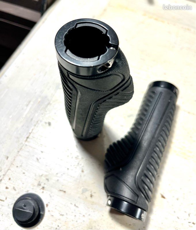 Poignées VTT A’ME 1.2 TRI Lock-on – 136 Mm – Noires – Neuves