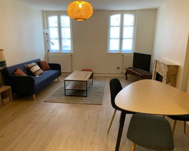 Appartement 4 pièces de 98 mètres carrés, entièrement rénové, dans un hôtel particulier sécurisé, au centre historique d'aurillac