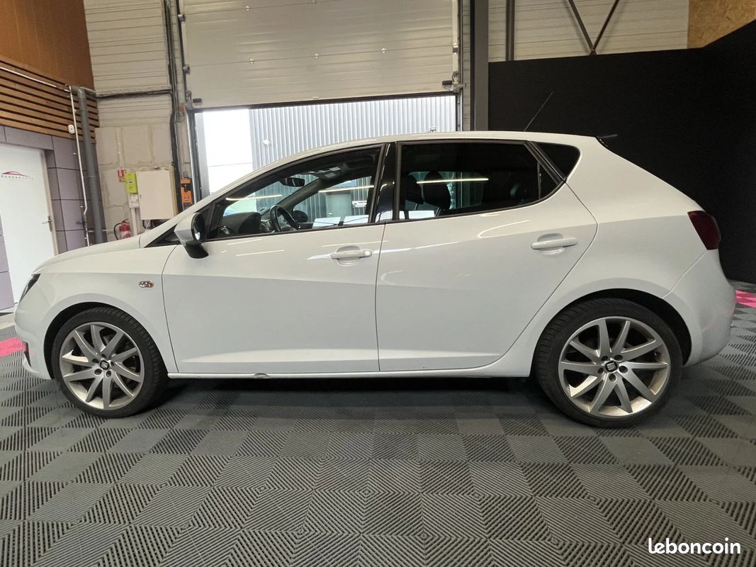 SEAT IBIZA 1.0 TSI 110 FR - CUIR ALCANTARA - TOIT OUVRANT - GPS - CLIM Auto - (image 8)