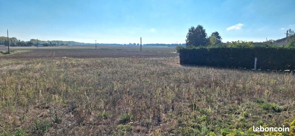 Terrain 806 m² · à Thil · 88 000 €