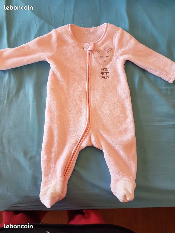 9 mois 4 pyjamas + 3 bodies +1 surpyjamas (image 4)