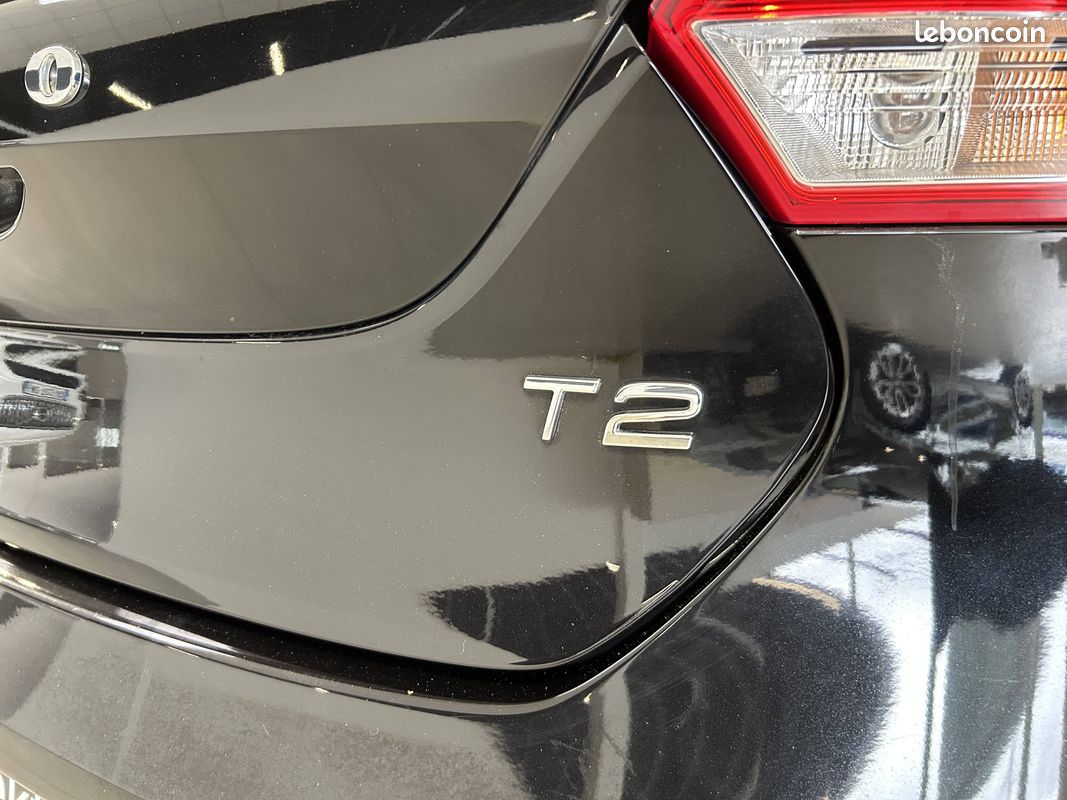 VOLVO V40 T2 122 ch Geartronic 6 Signature Edition (image 21)