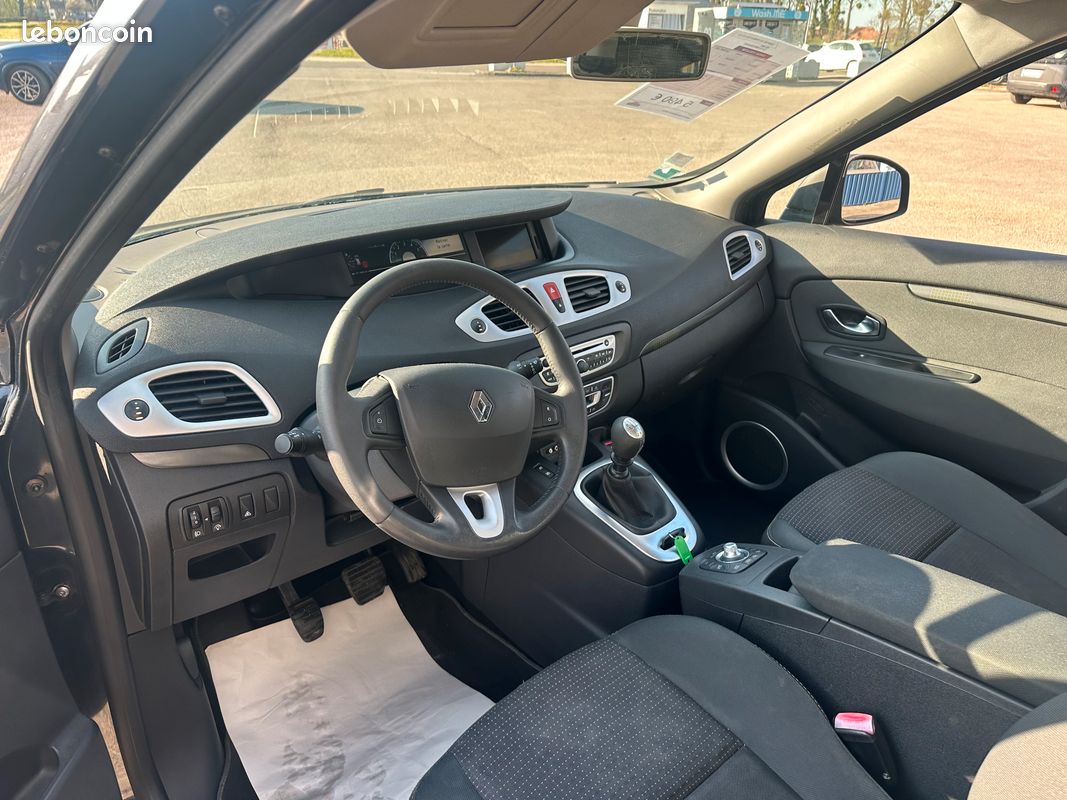 Renault Scénic 1.9L DCI 130CH 7CV (image 4)