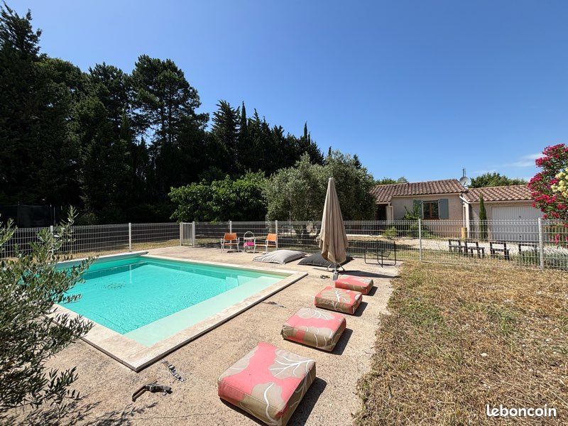 Maison 5 pièces 102 m² · à Camaret-sur-Aigues · 102 m² · 330 000 €