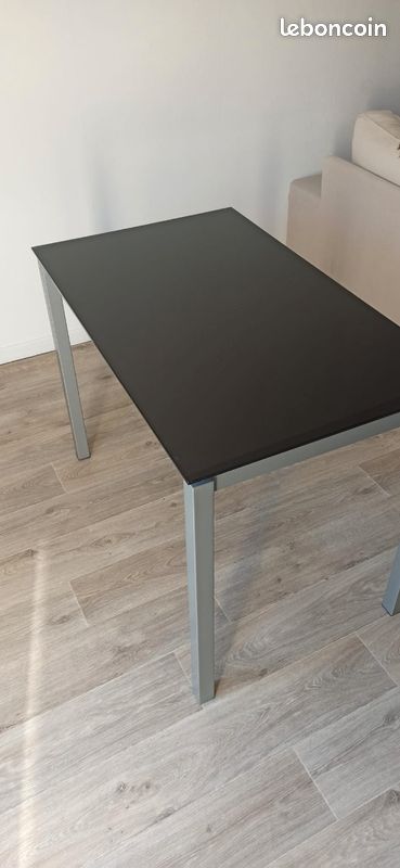 Table en verre noire (image 1)