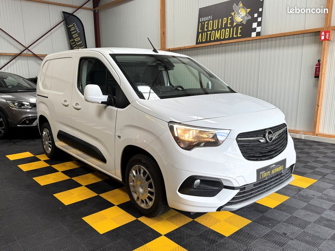 Opel Combo III 1.2 110 L1H1 AUGMENTE CARGO PACK BUSINESS (image 3)
