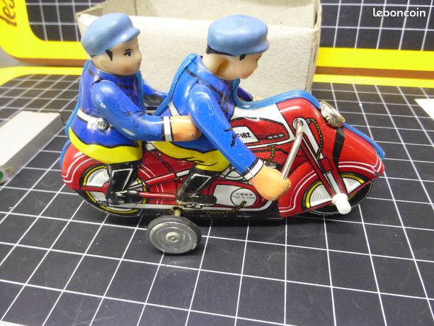 VOITURE TÔLE À friction made in china 14 cm 1970 EUR 25,00 - FR
