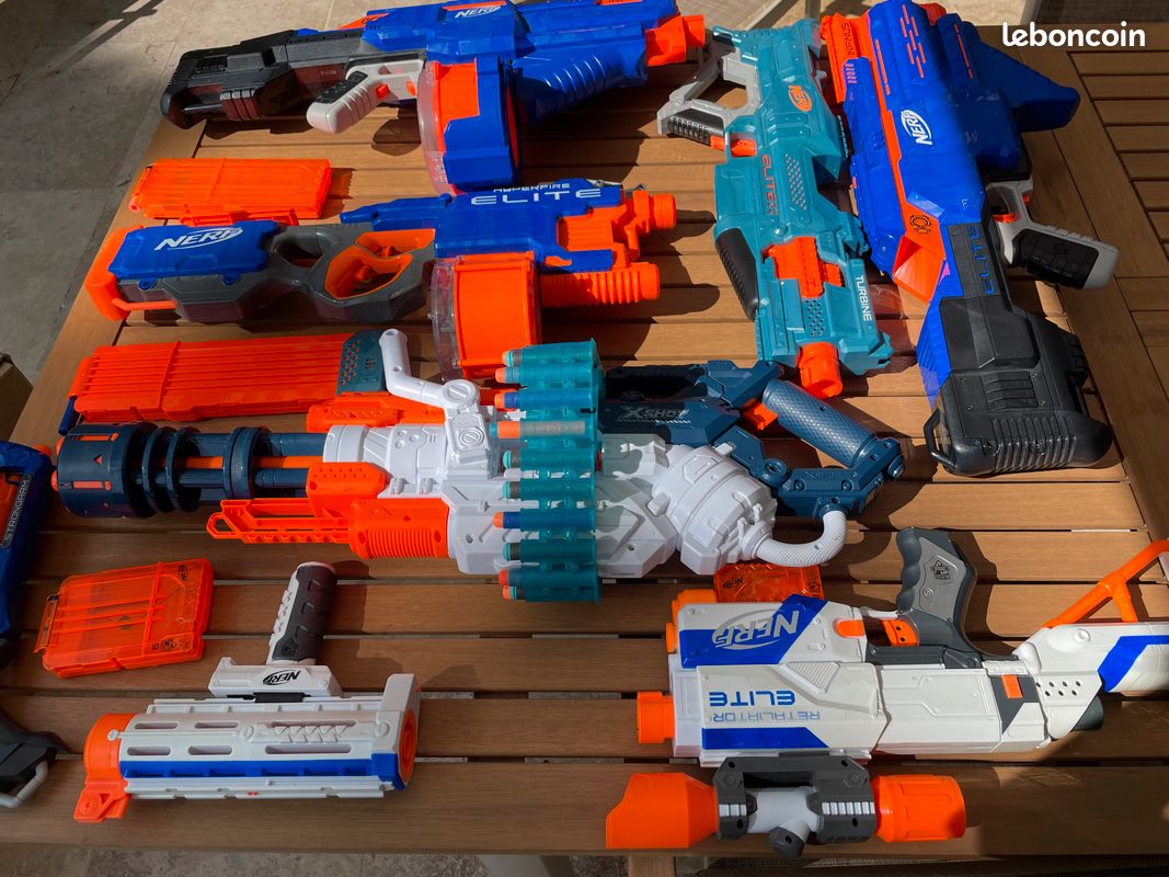 Lot de 8 Nerfs et accessoires (image 1)