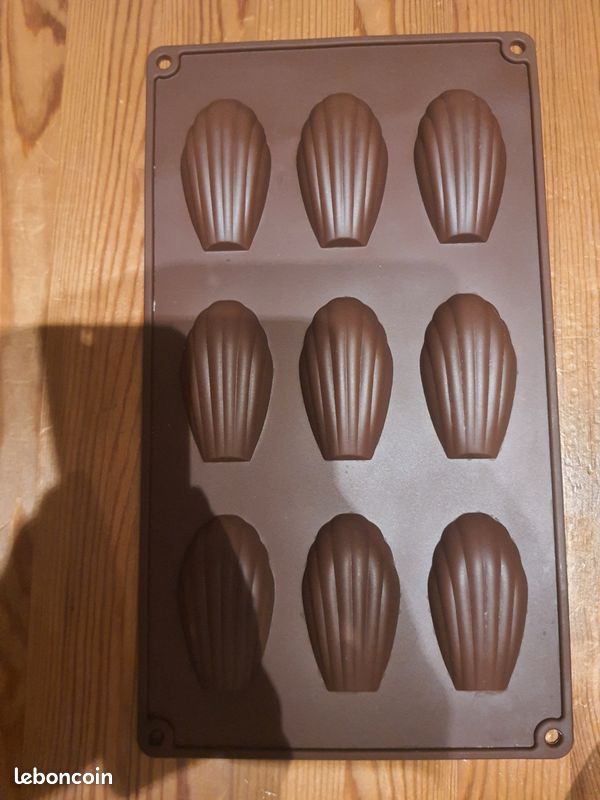 Moule de 9 petites madeleines en silicone (image 2)