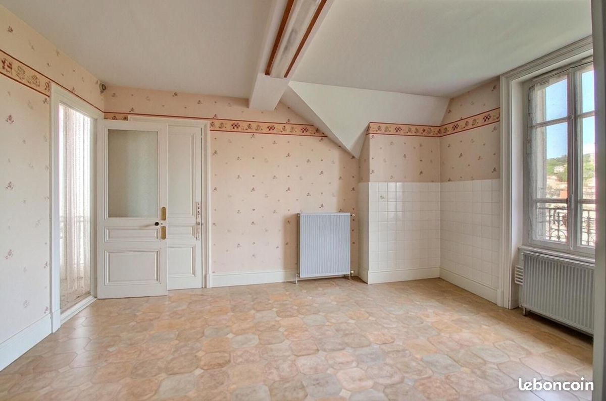 Appartement 3 pièces 69 m² · à Saint-Étienne · 69 m² · 84 000 €