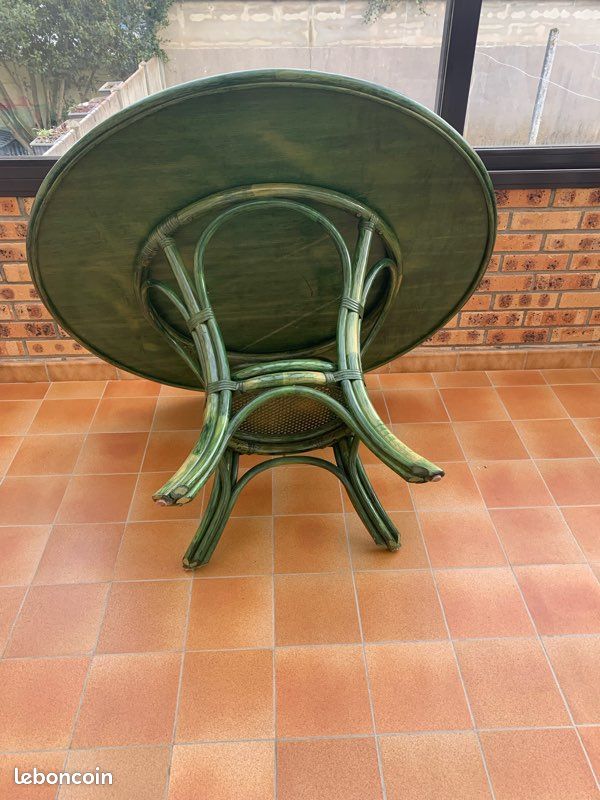 Table (image 3)