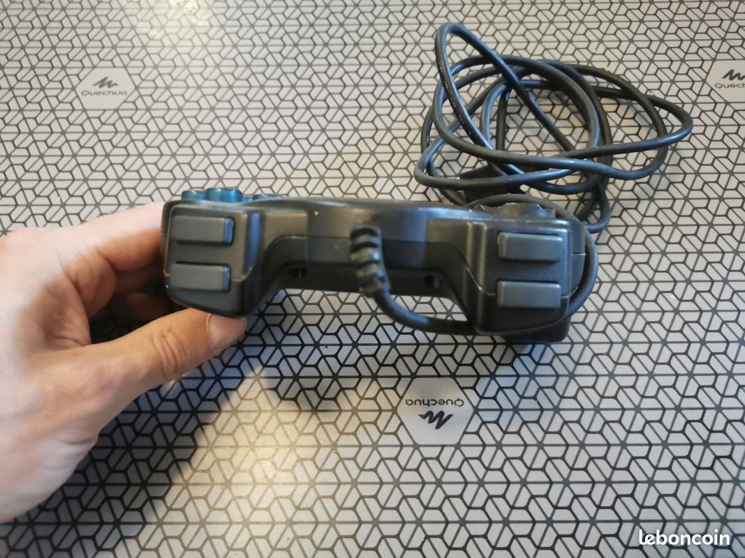 Manette Saitek P220 Digital Gamepad Pour PC – Noire, Avec Boîte Et Notice