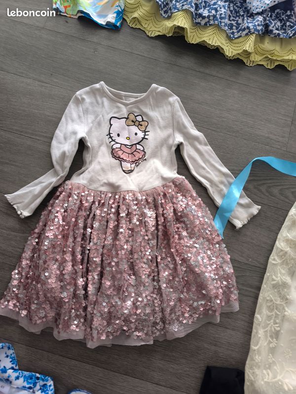 Gros lot de vêtements chaussures pour fille 4 ans/6ans chaussures pointure(25/30) (image 10)
