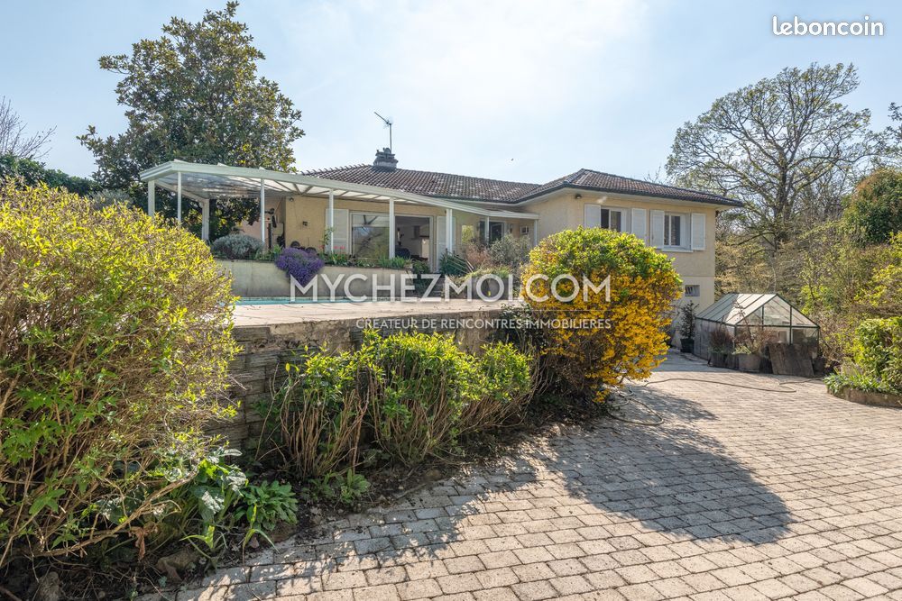 Maison 8 pièces 200 m² · à Francheville · 200 m² · 749 000 €