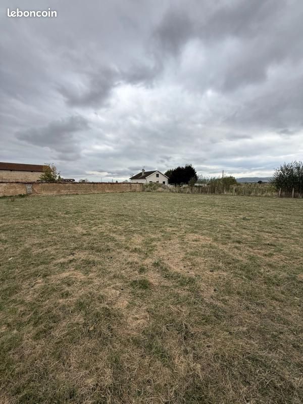 Terrain 553 m² · à Sardieu · 36 000 €