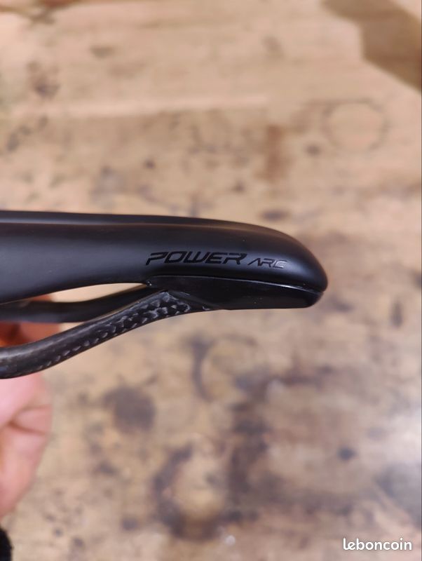 Test de la selle de vélo Silverado en carbone noir