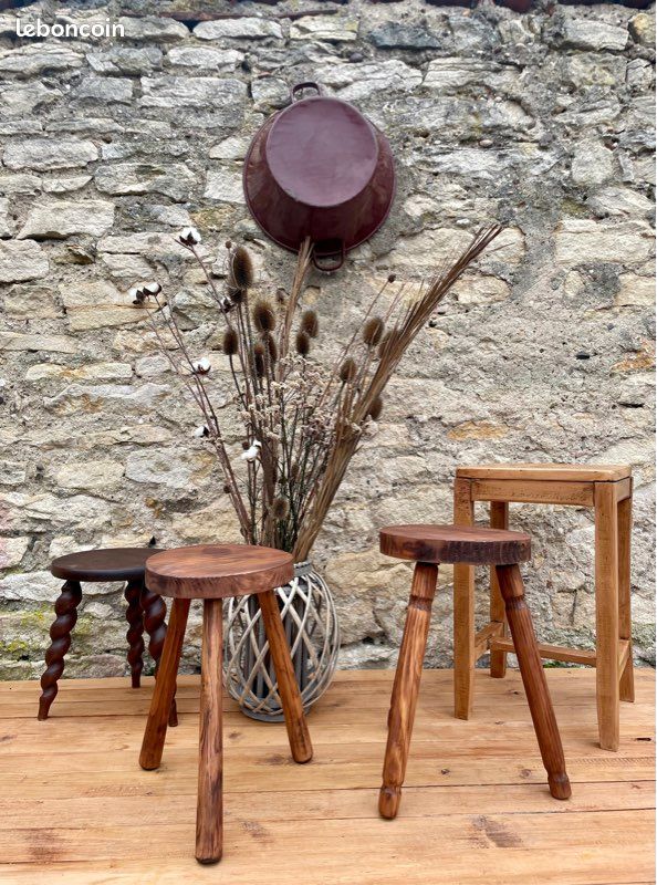 Tabourets en bois (image 1)