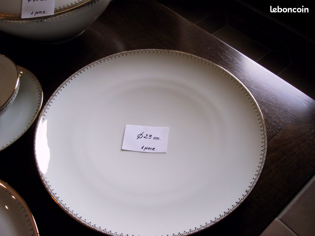Grand service de table en porcelaine de Limoges