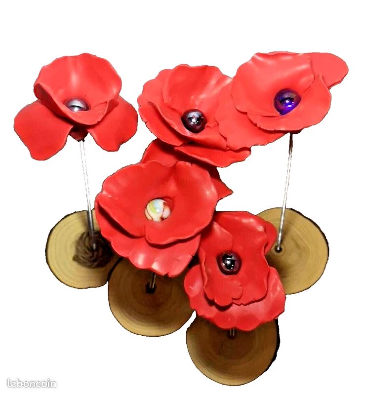 COQUELICOT SCULPTE MAIN-socle bois - imperméable -Artisanat Populaire - (image 1)